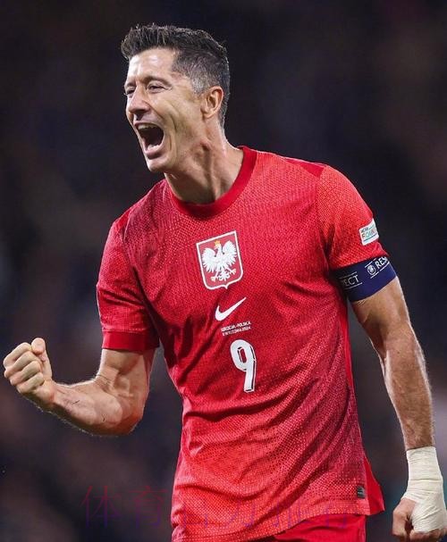 前经纪人:莱万此前想加盟皇马 但当时只能做替补 前经纪人:莱万此前想加盟皇马 但当时只能做替补